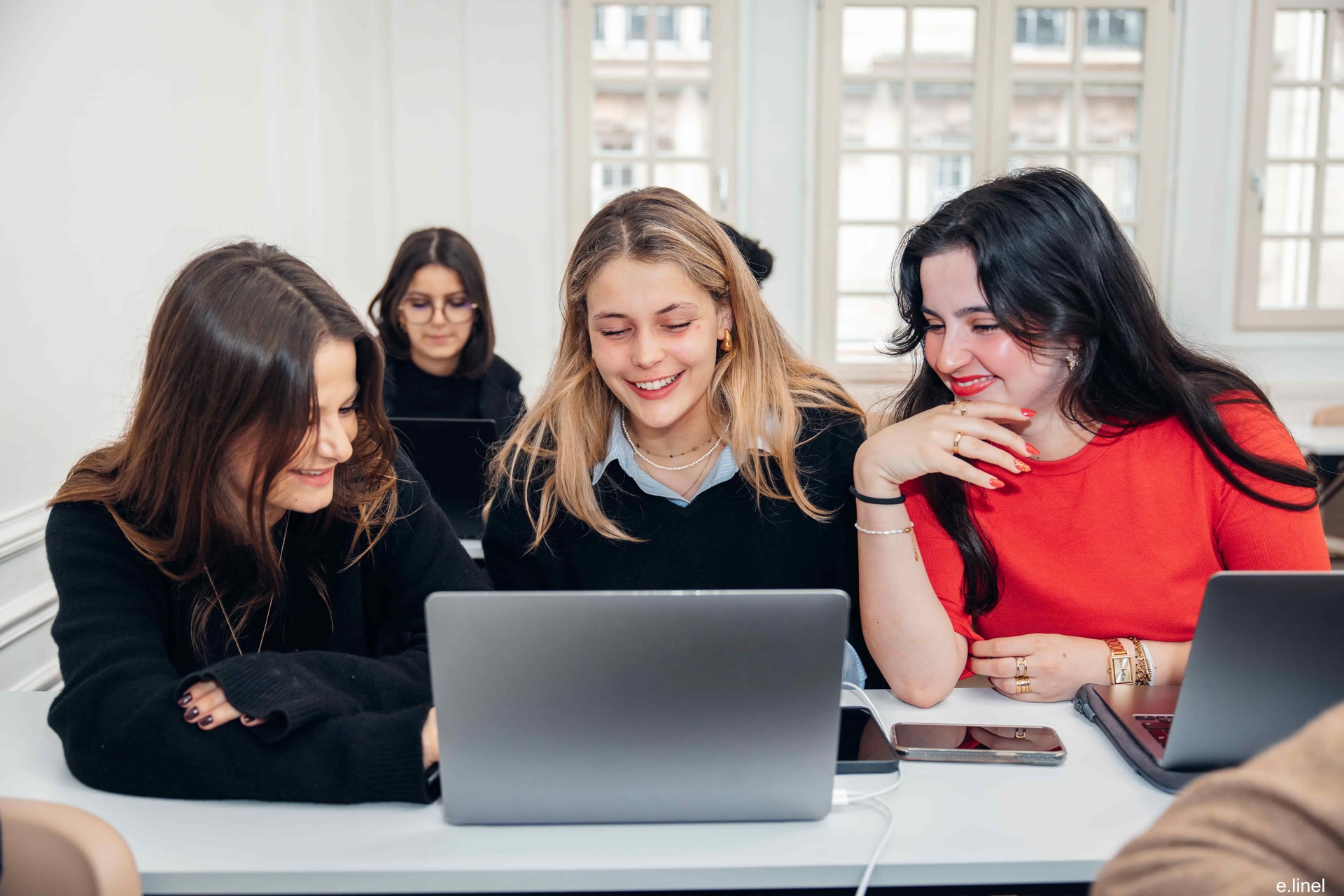 Ls étudiantes en projet de groupe 