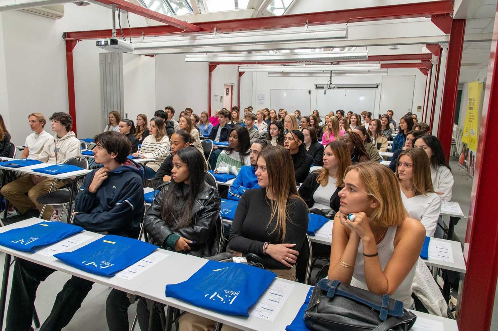 Groupe d'étudiants de l'ESP le jour de la rentrée