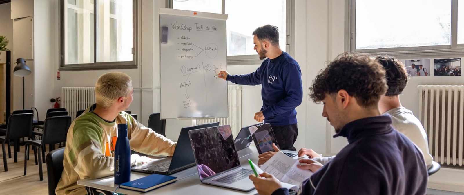 Les étudiants sont en prises de notes