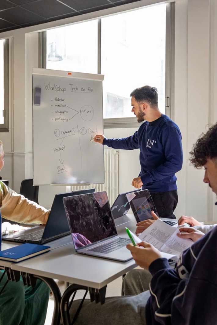 Les étudiants sont en prises de notes