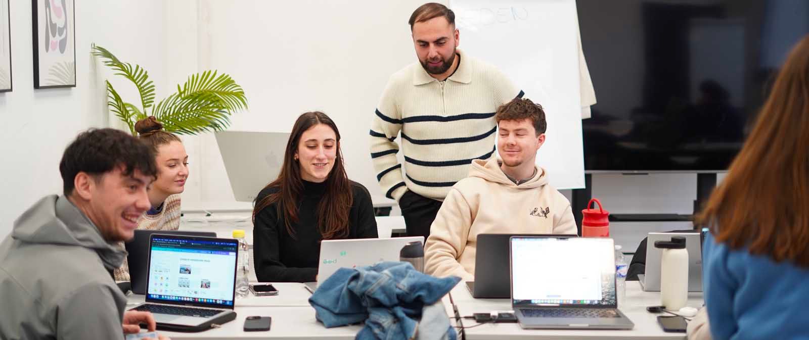 Tables rondes d'un groupe lors d'un projet