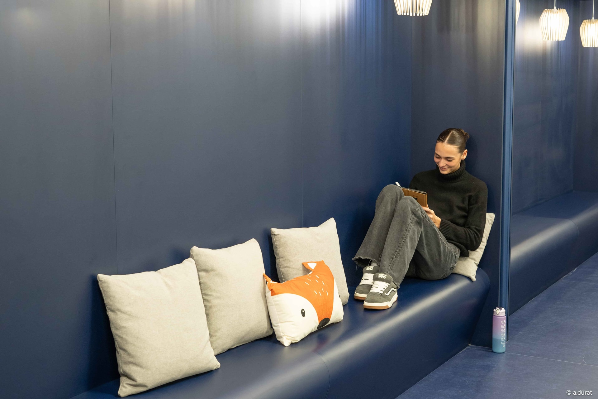 Etudiante en train de dessiner à l'ESP Lille