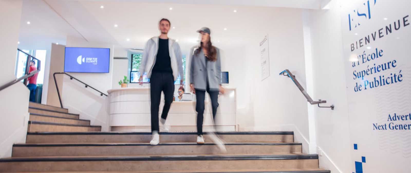 Le hall d'entrée du campus parisien