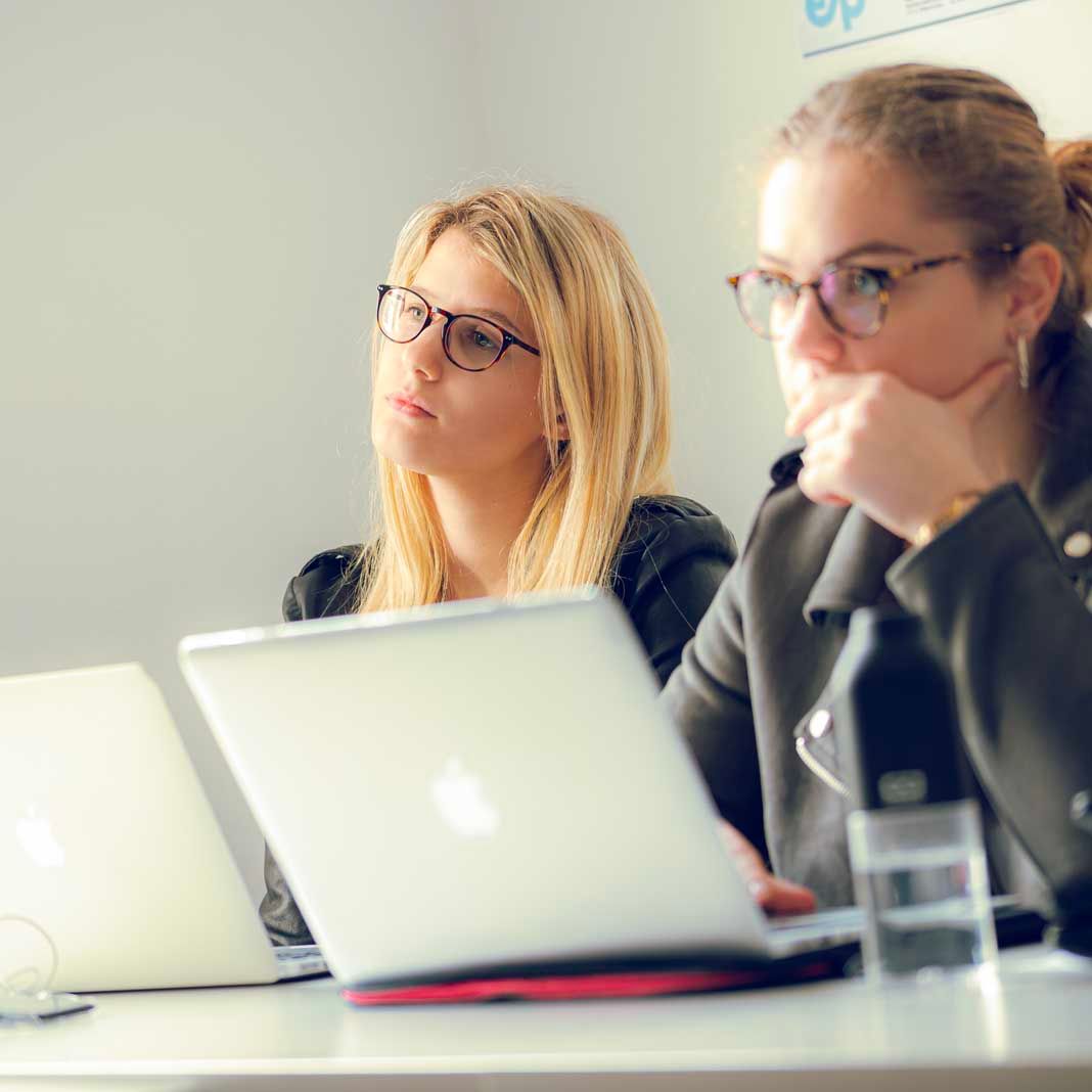 Le métier d'attacher de presse et conseiller en RP