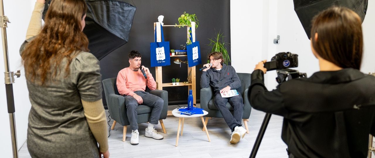 2 étudiants en de l'ESP en pleine interview