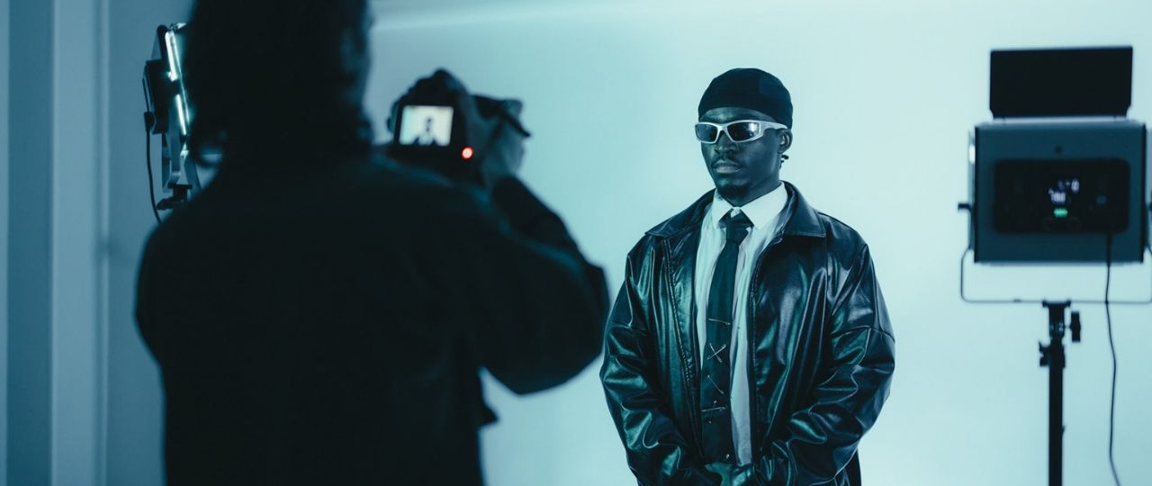 Shooting photo dans le noir pour une marque