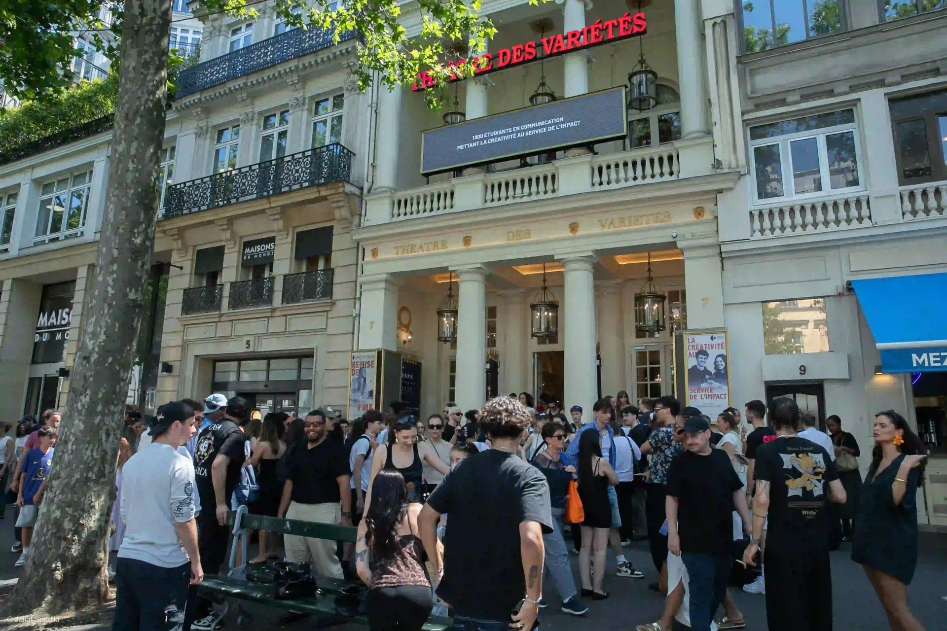 Les étudiants sont invités à un événement à Paris.