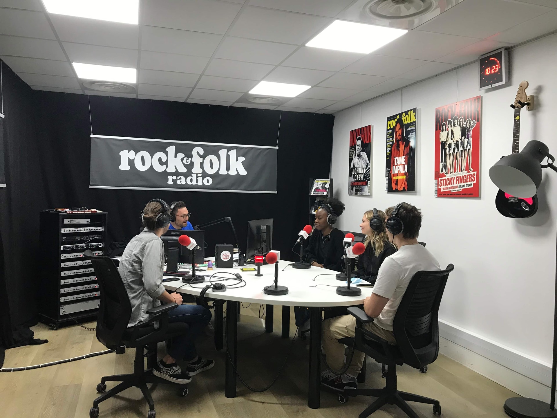 Les étudiants de l'ESP Paris dans les studios de live radio rock & folk