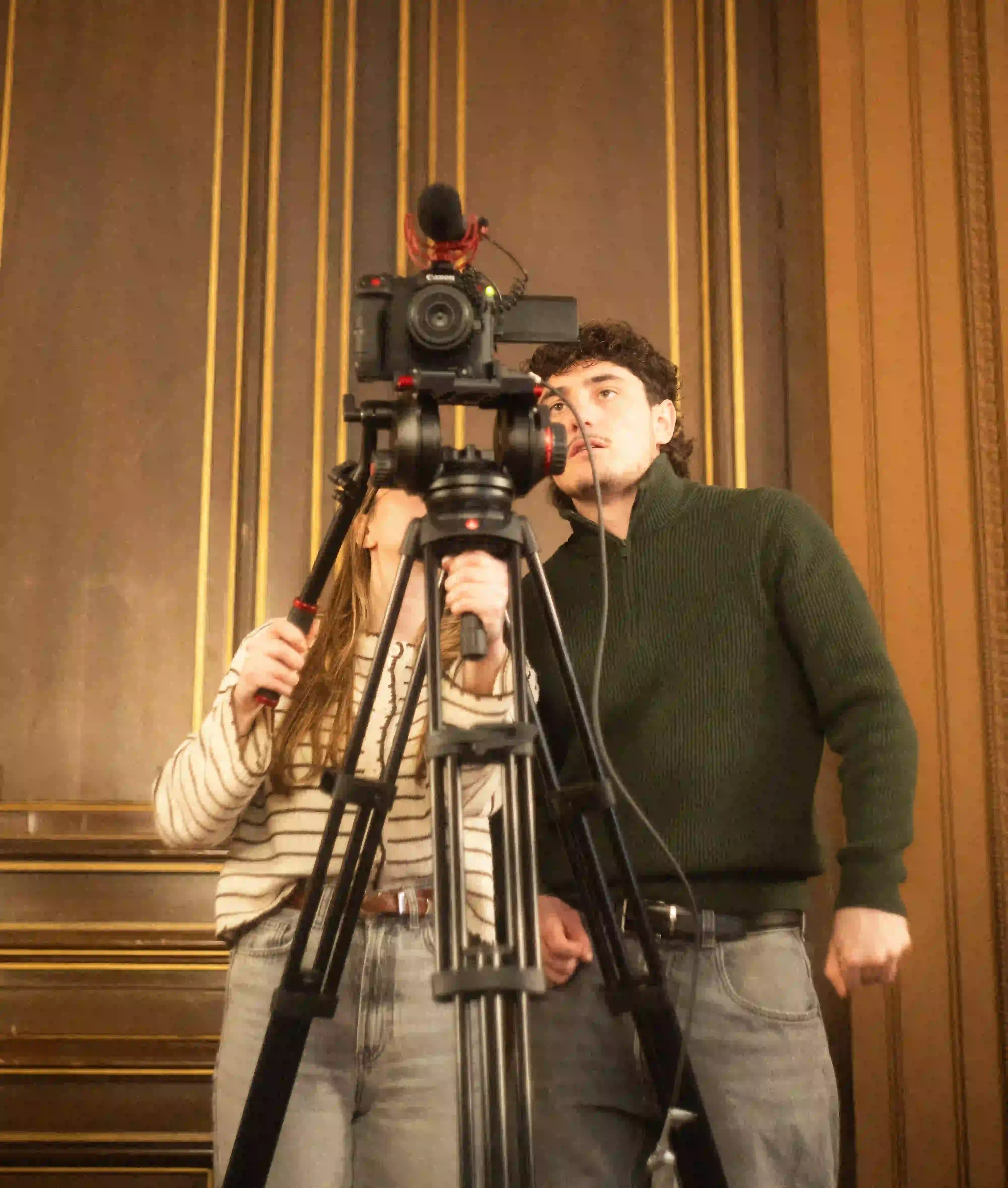 Les étudiants du mastère vidéo en tournage pour un court métrage.