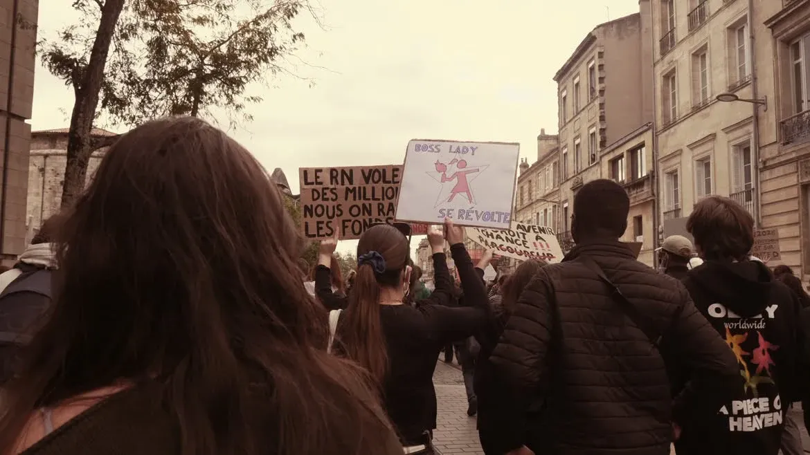Pancarte "Boss Lady se révolte"