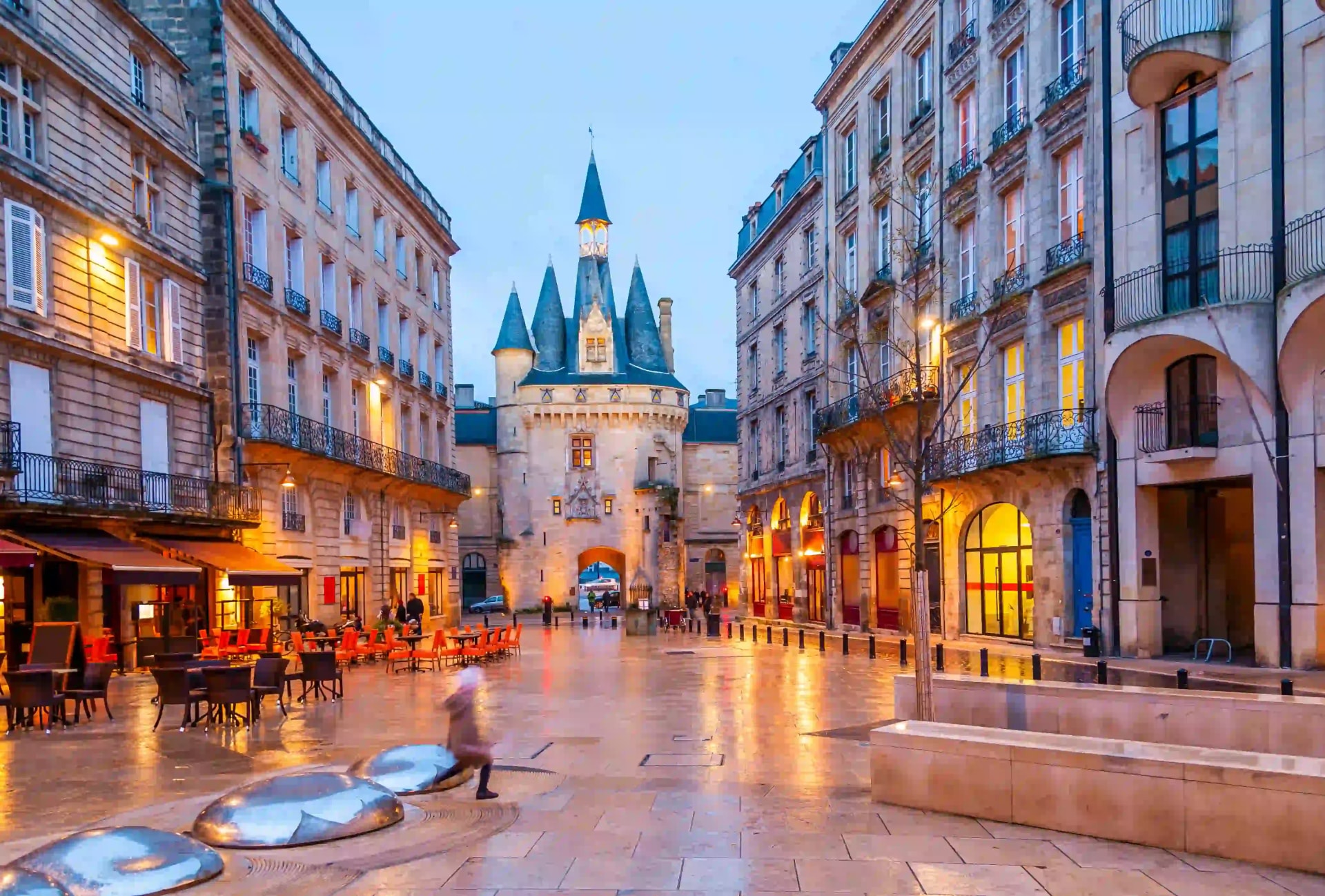 Place de la Porte Cailhau de bordeaux