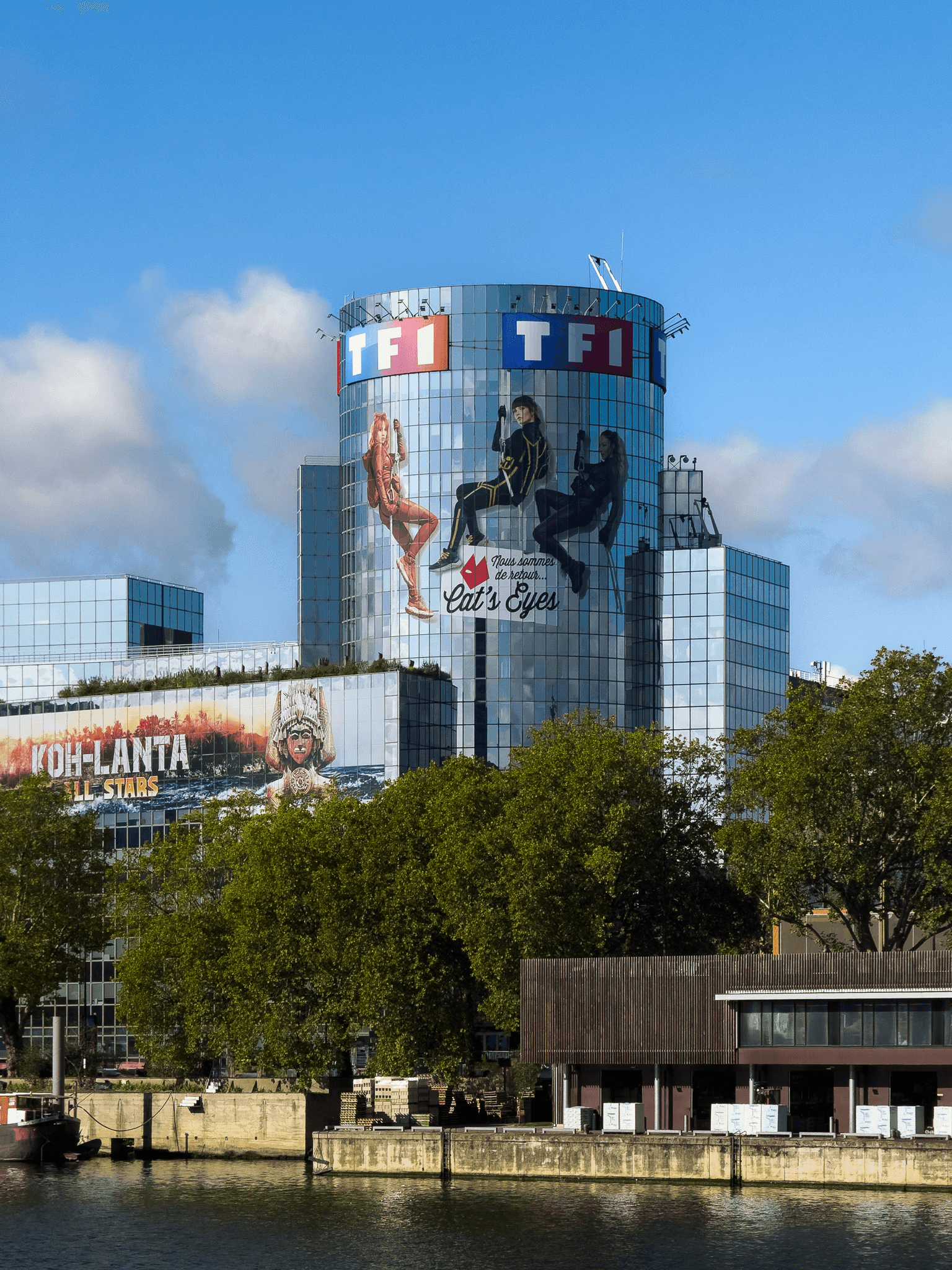 La tour TF1 pour le lancement de Cat's Eye's saison 2