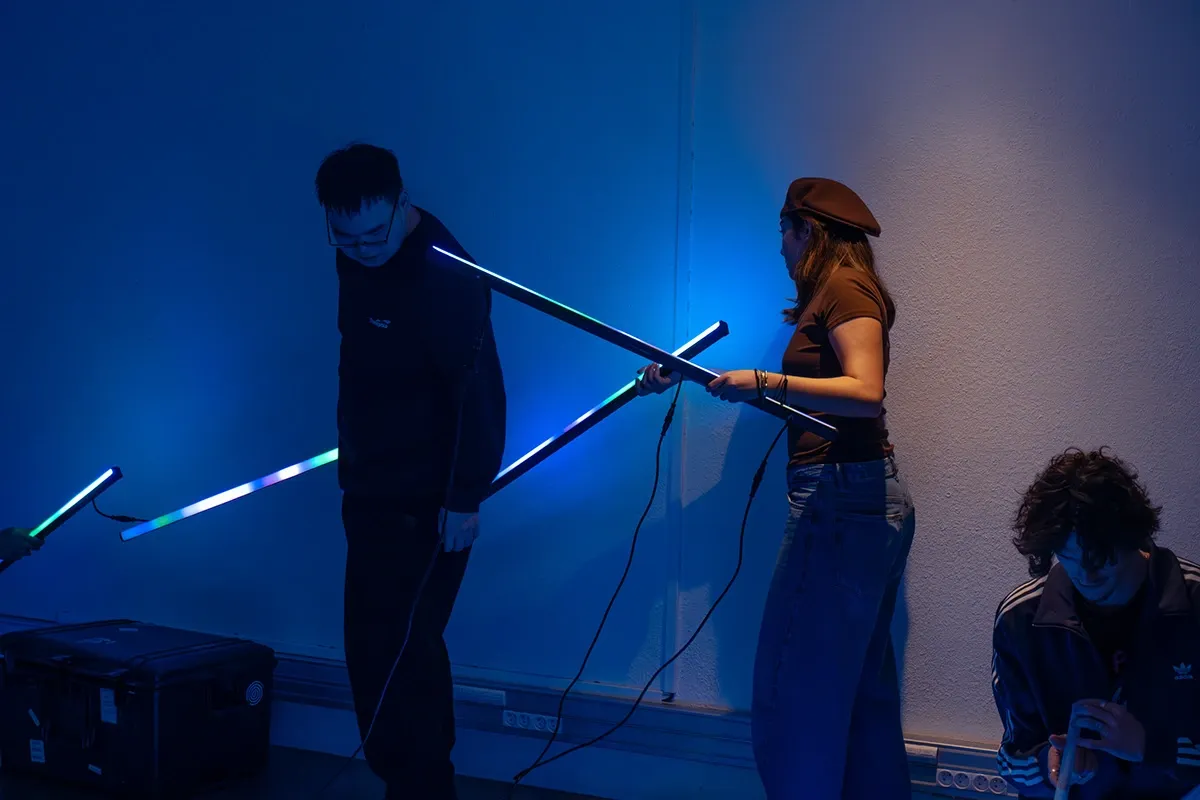Nos étudiants en montages et installations pour un shooting